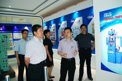 2010年，浙江省副省長王建滿考察天通