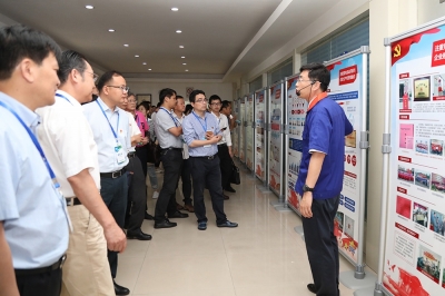 2018年6月，嘉興市上市公司黨建和人才工作會議現(xiàn)場會在天通舉行